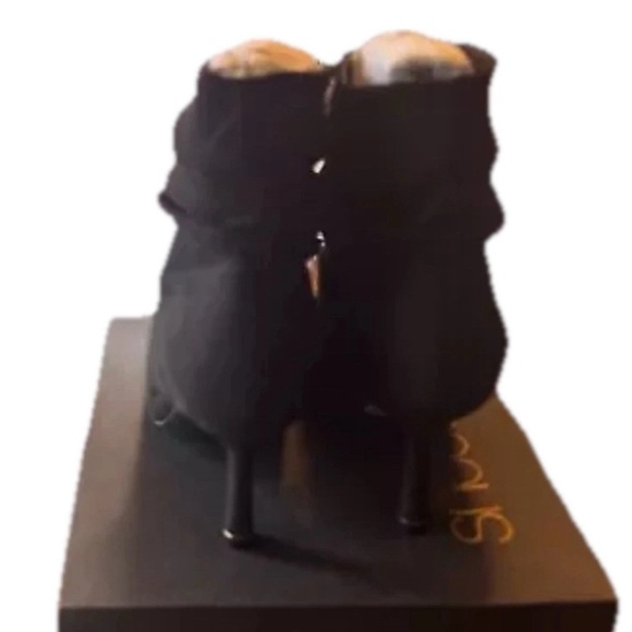 Black Heeled Booties Pointed Toe Sz 8 Nava By Shoe Dazzle Suede Feel NIB Boots - Picture 4 of 6